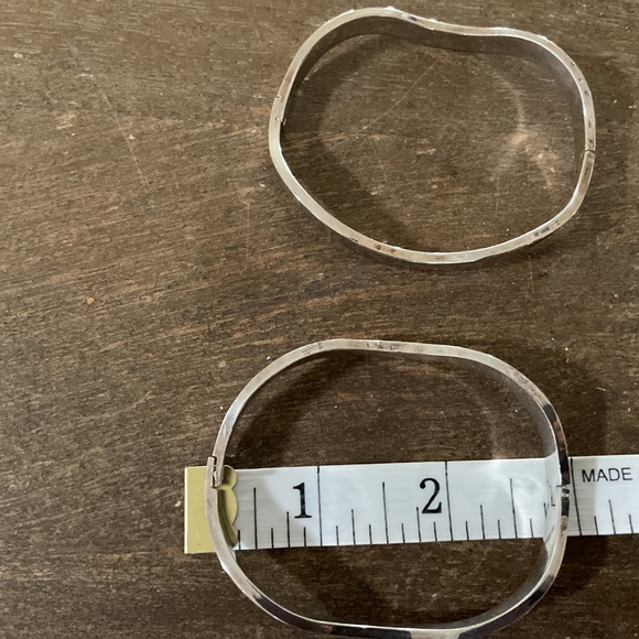 Wave hinged bangle bracelets (2) - Picture 2 of 3